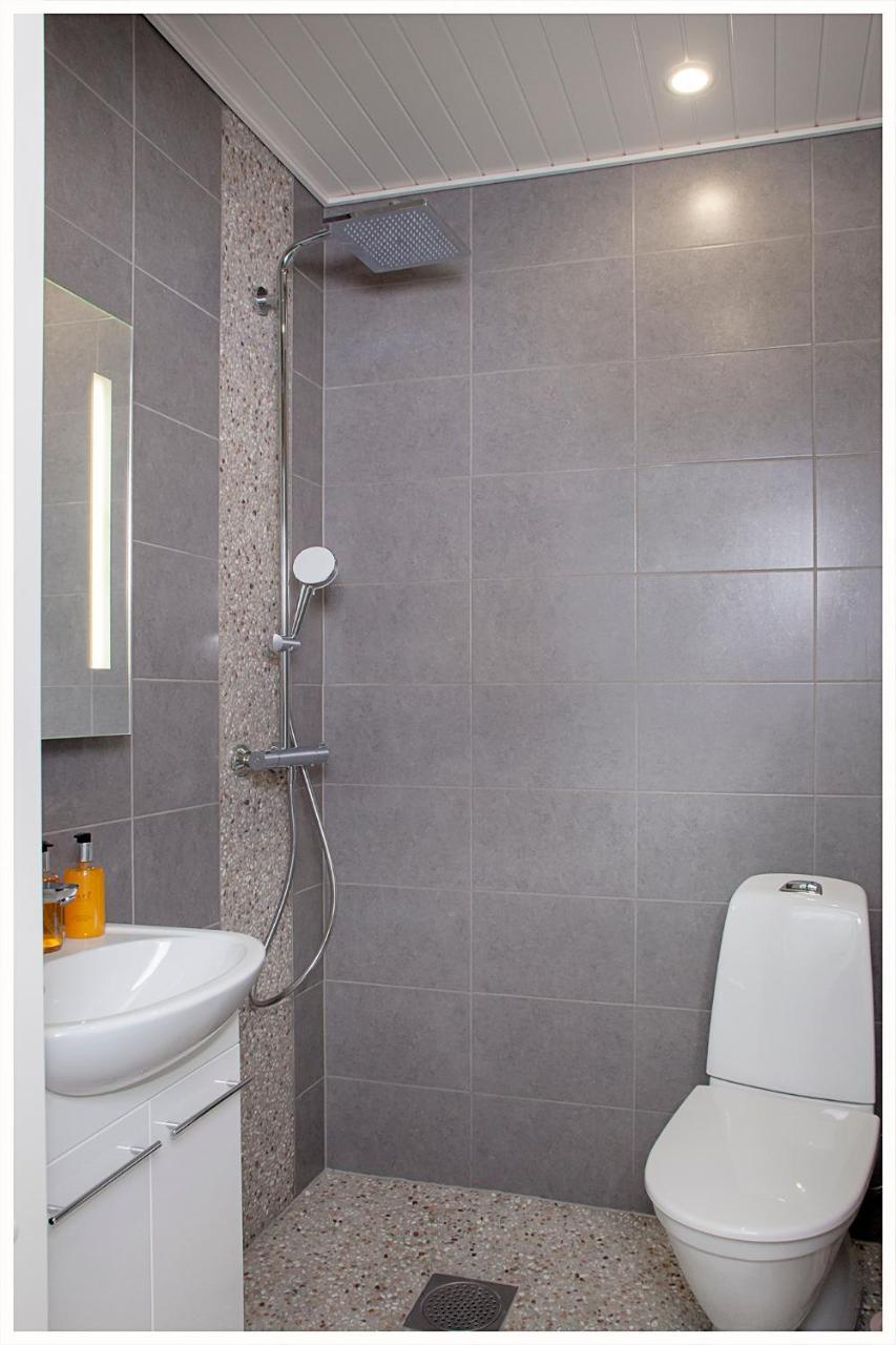 Crystal Arctic Suites โรวานิเอมิ ภายนอก รูปภาพ Bathroom with shower